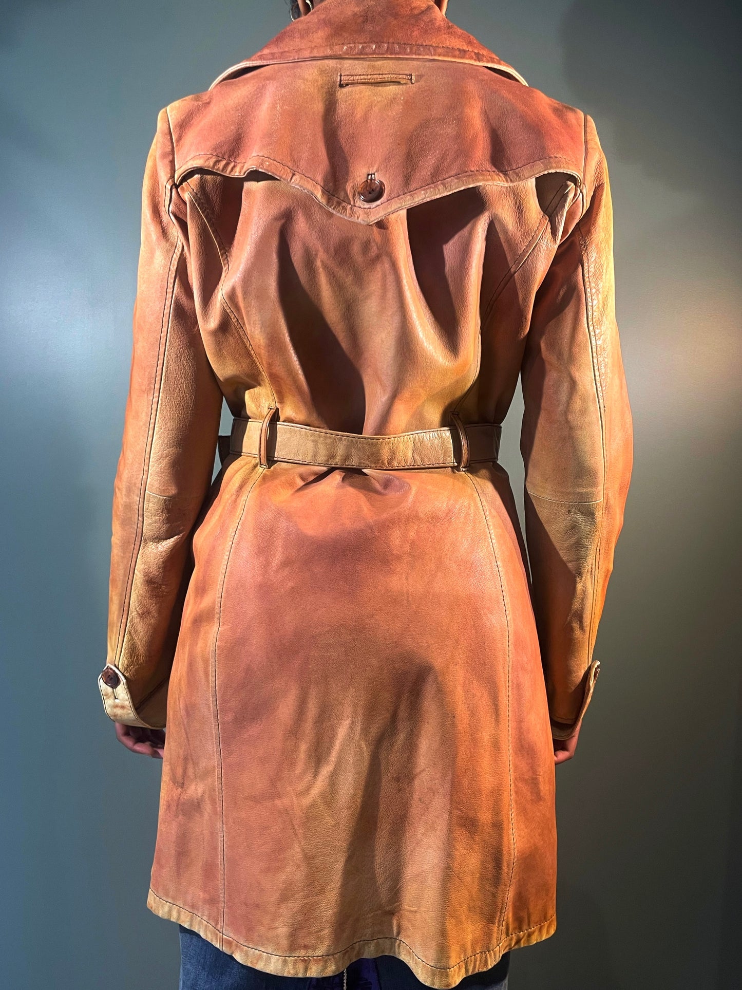 TRENCH EN CUIR