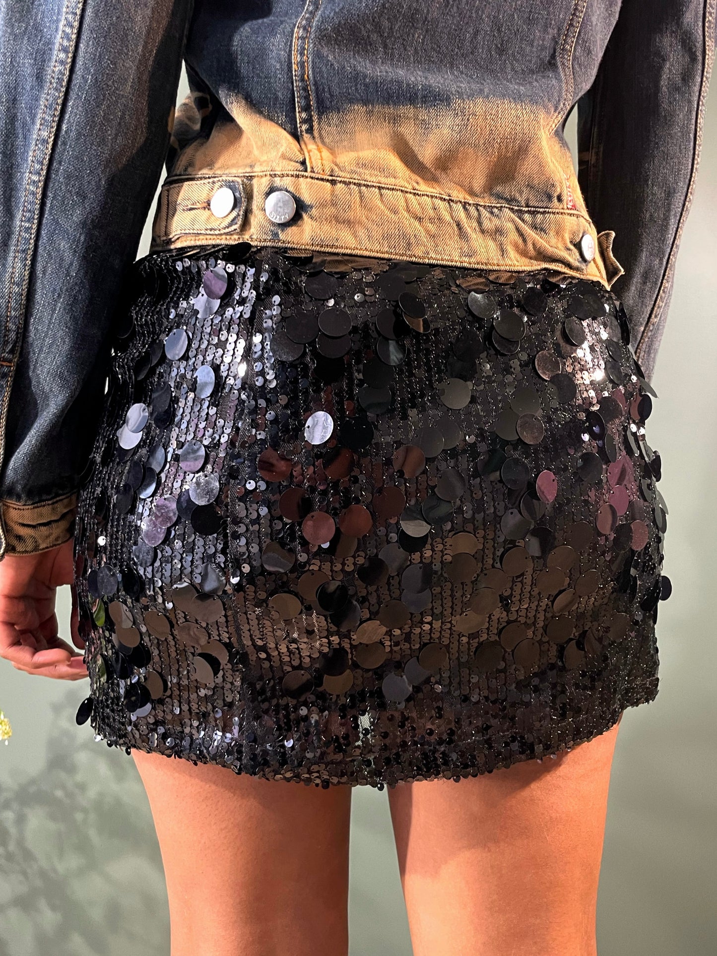 JUPE À GROS SEQUINS